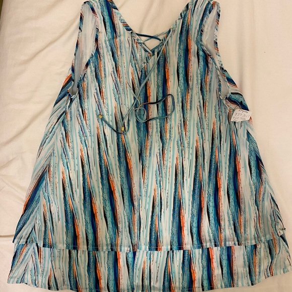 Woman Tank Blouse - Picture 2 of 3